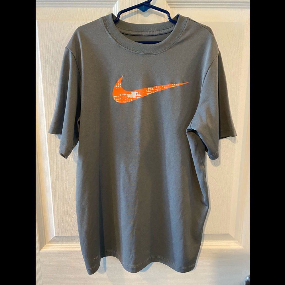 🖤 3/$20 Nike Dri Fit Tee